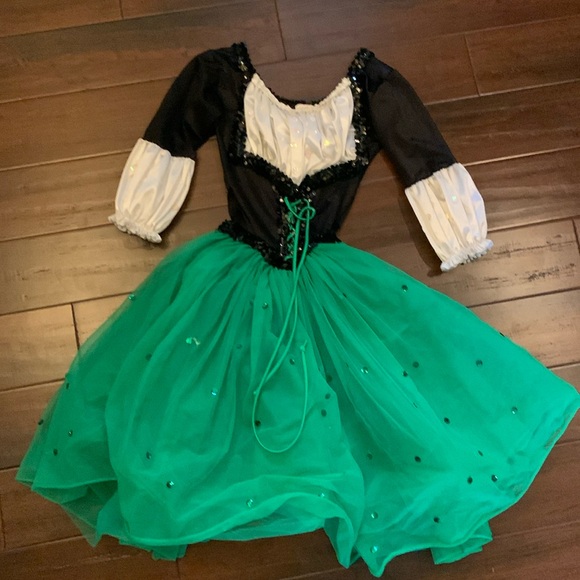 Ladies costume - Picture 1 of 5